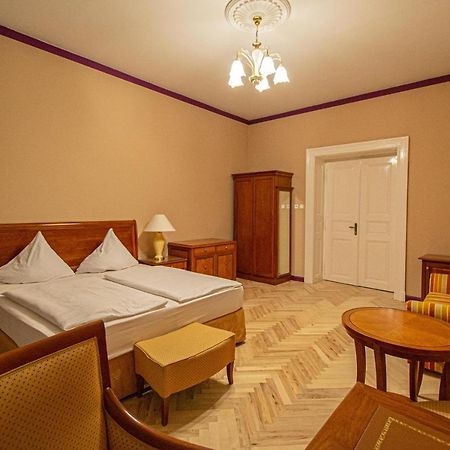 4 Bedrooms 130M2 Apartment At The Main City Square Prague Exterior photo