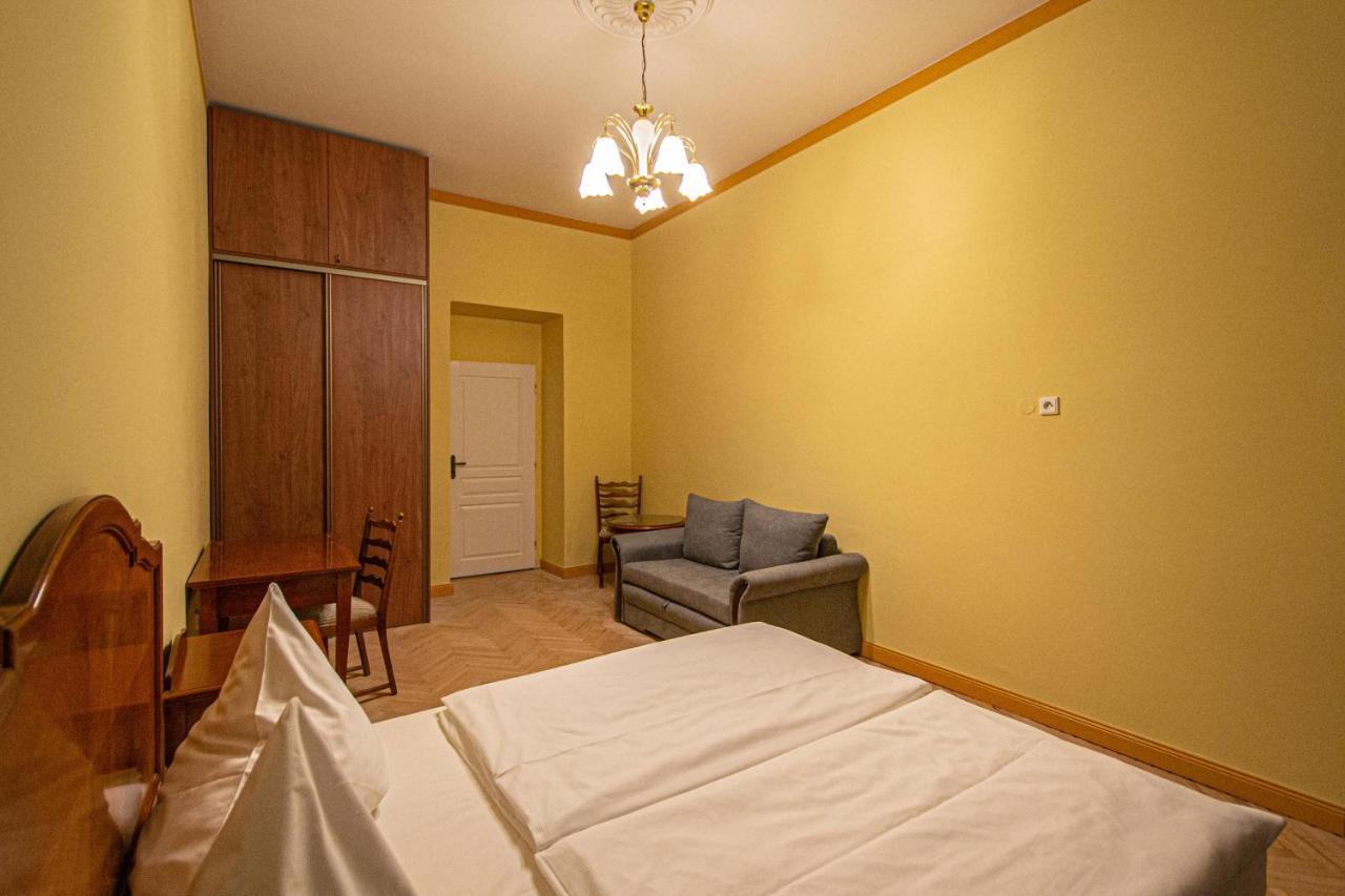 4 Bedrooms 130M2 Apartment At The Main City Square Prague Exterior photo