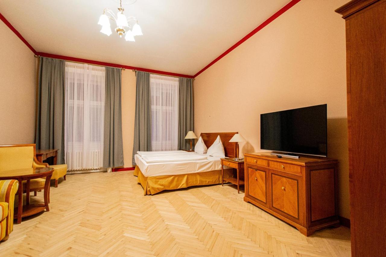 4 Bedrooms 130M2 Apartment At The Main City Square Prague Exterior photo