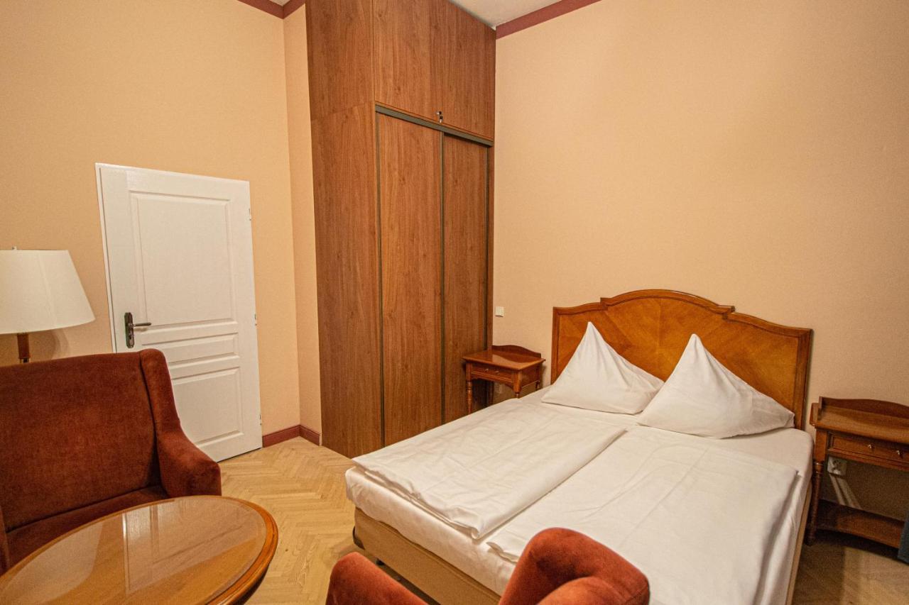 4 Bedrooms 130M2 Apartment At The Main City Square Prague Exterior photo