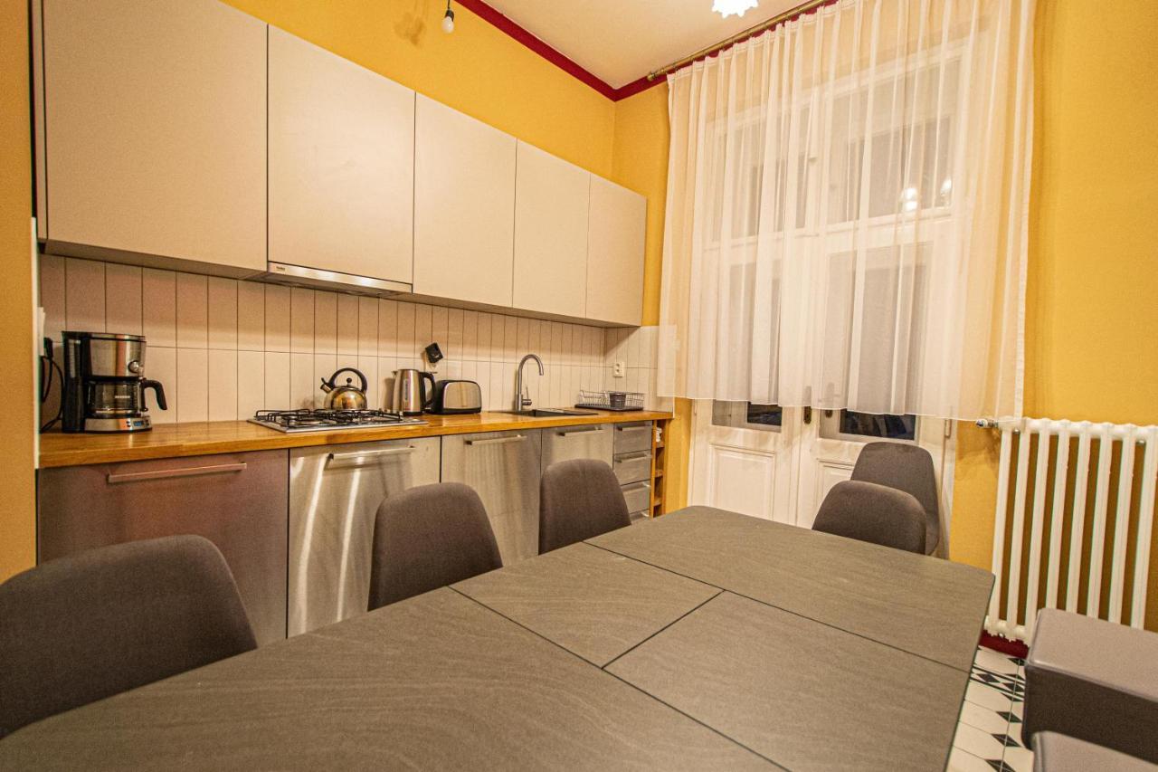 4 Bedrooms 130M2 Apartment At The Main City Square Prague Exterior photo