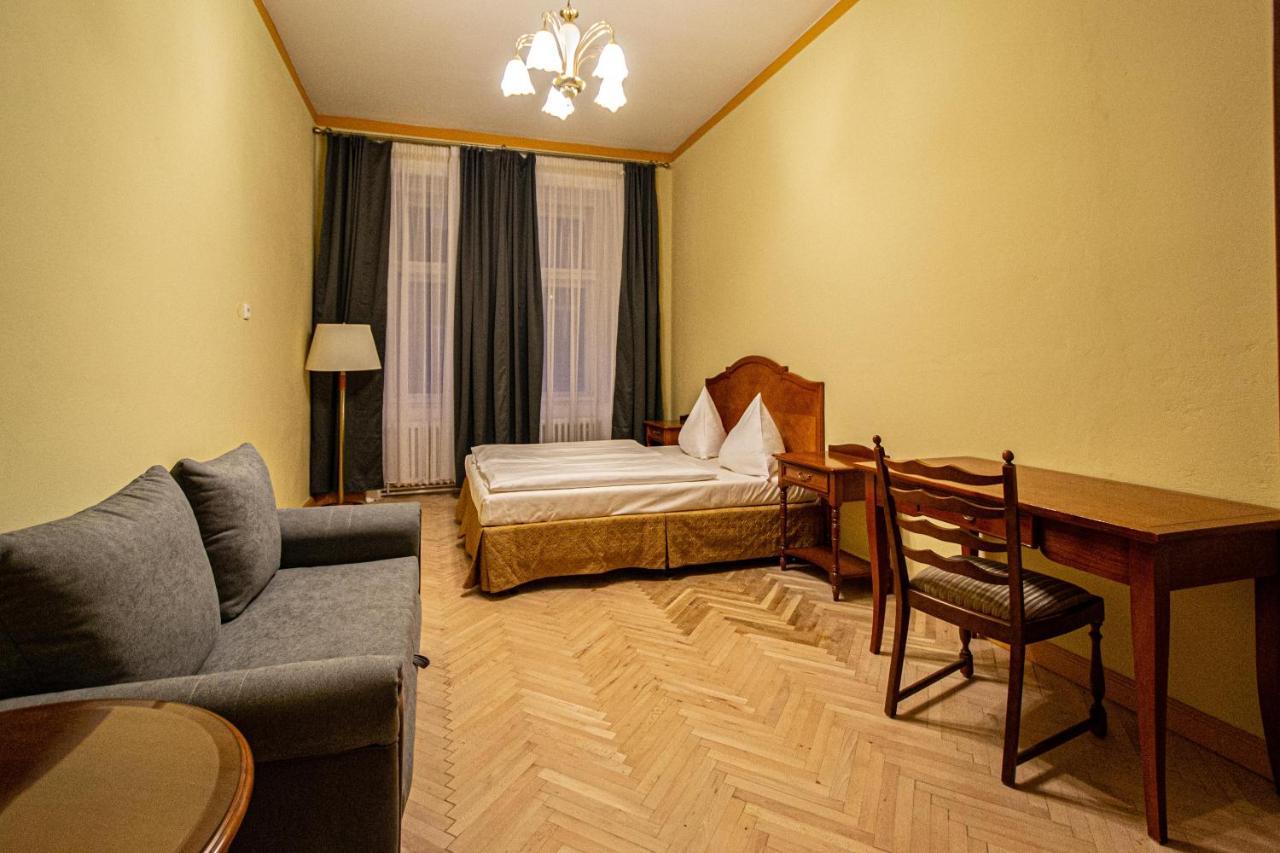 4 Bedrooms 130M2 Apartment At The Main City Square Prague Exterior photo